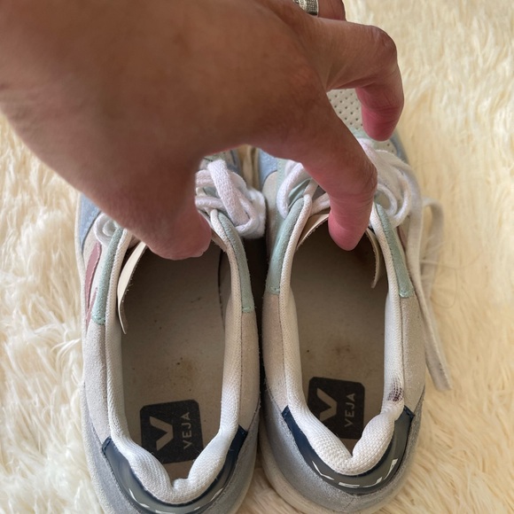 😍SOLD😍Veja V10 Suede Sneakers - Picture 5 of 5